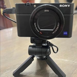 Sony DSC RX100 III 20.1 Cyber-Shot digital camera